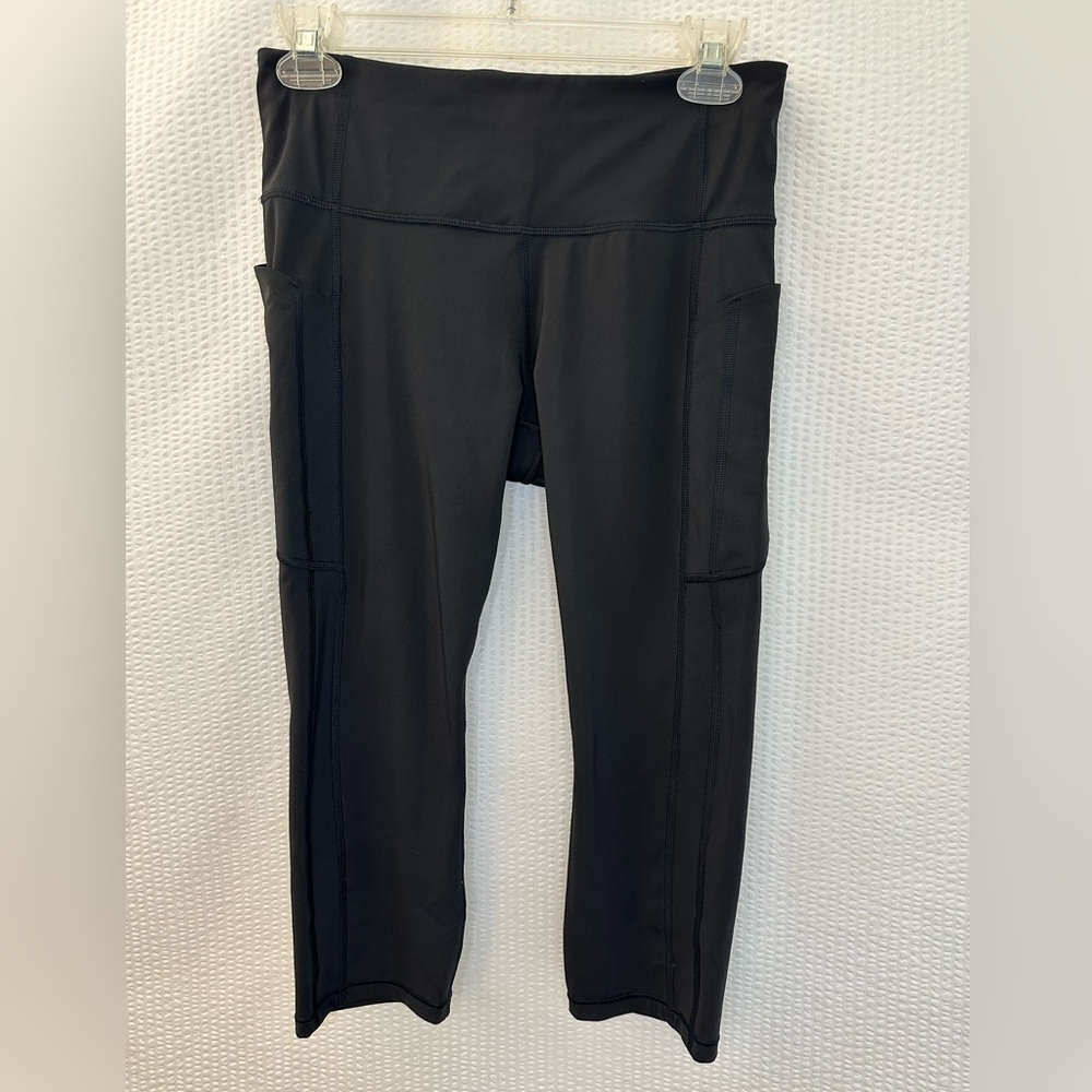 Athleta Ultimate Stash II Black Capri Leggings Size: Medium